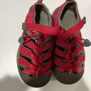 Keen Newport H2 sandals, girls size 12